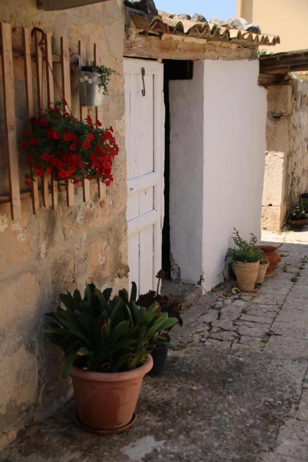 Bed and Breakfast Giardino Farina Dimora Storica Santa Croce Camerina Exterior foto